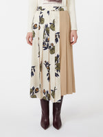 Pleated skirt in patterned twill