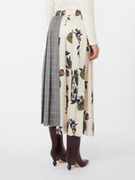 Pleated skirt in patterned twill