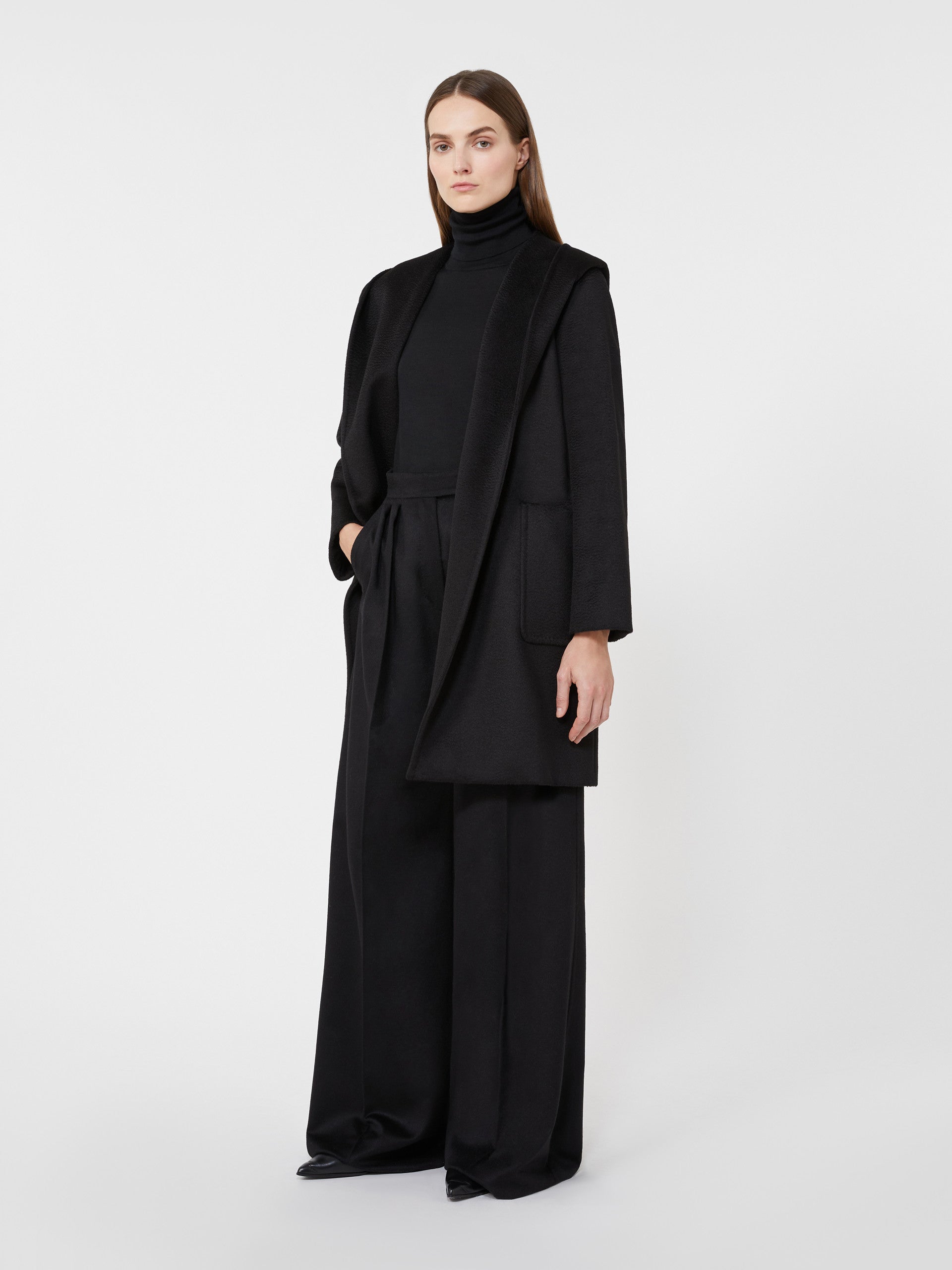 Camel Robe Coat for Women - Black - Max Mara UAE