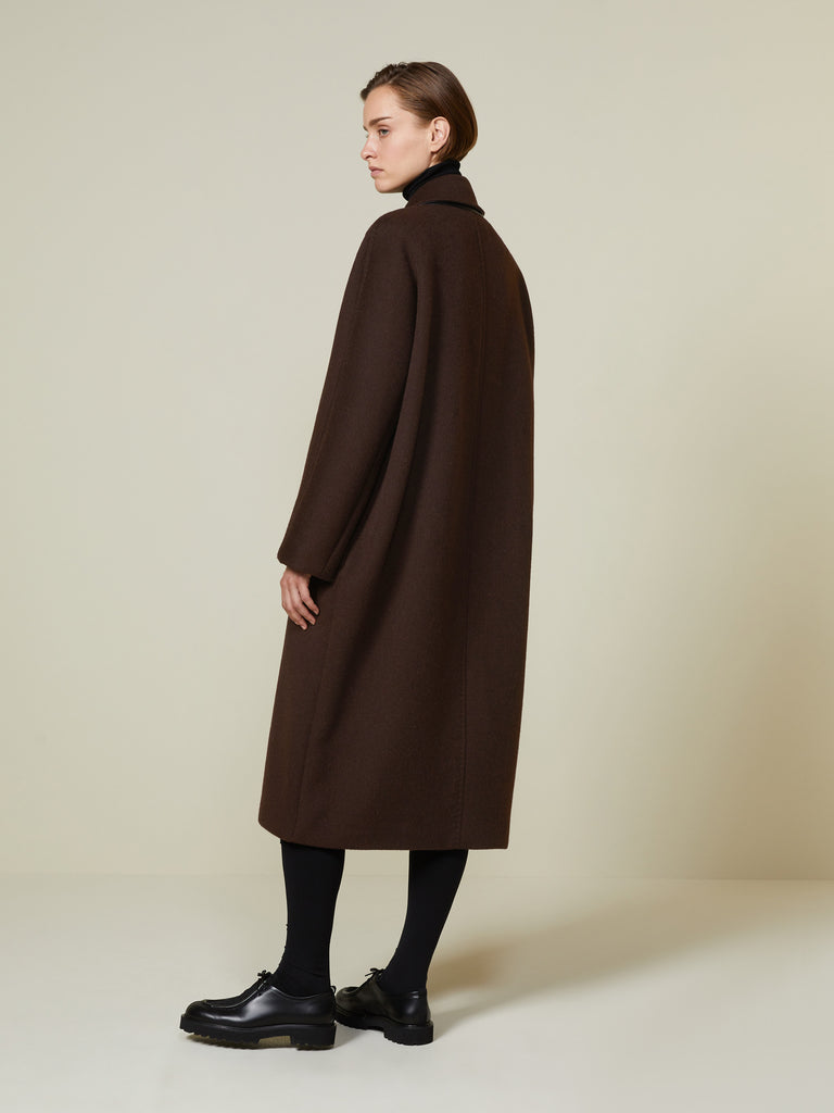 Oversized masculine coat in cashmere, alpaca and wool