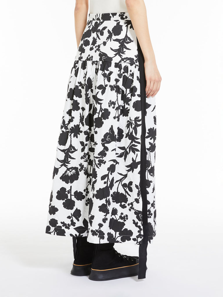 Long skirt in printed cotton satin