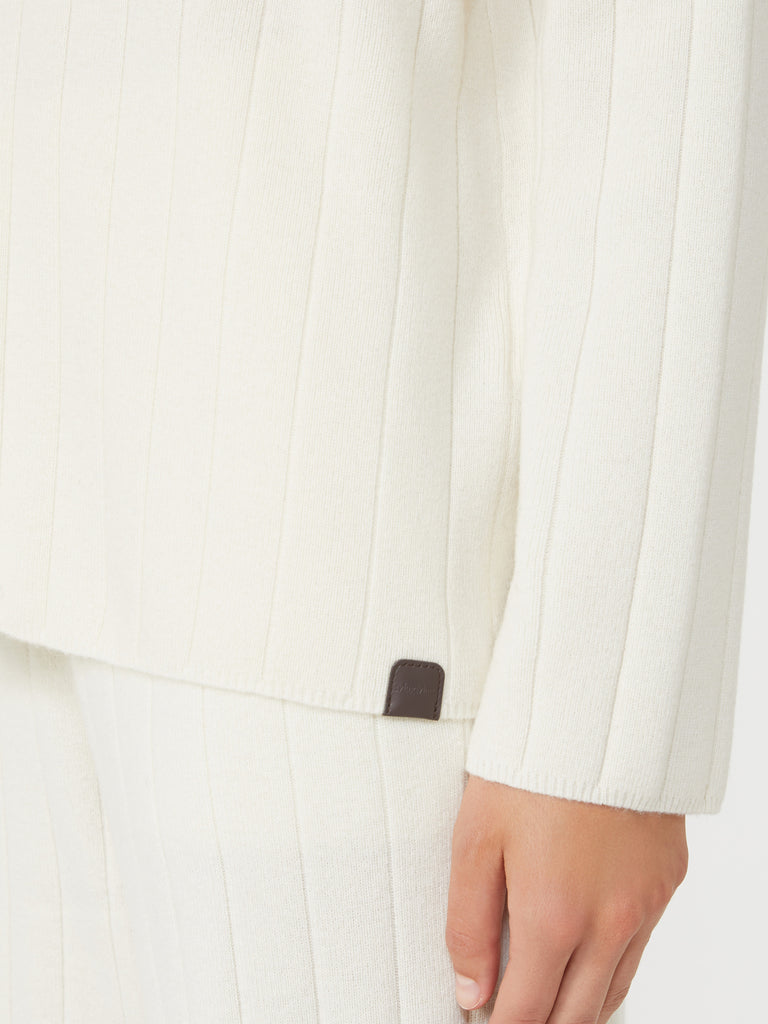Cashmere yarn sweater