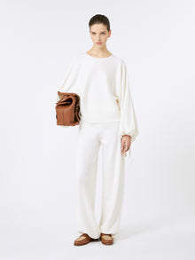 Fine wool yarn sweater
