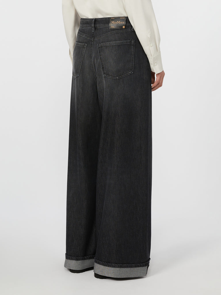 Denim turn-up jeans