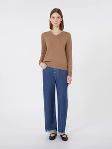 Wool yarn sweater