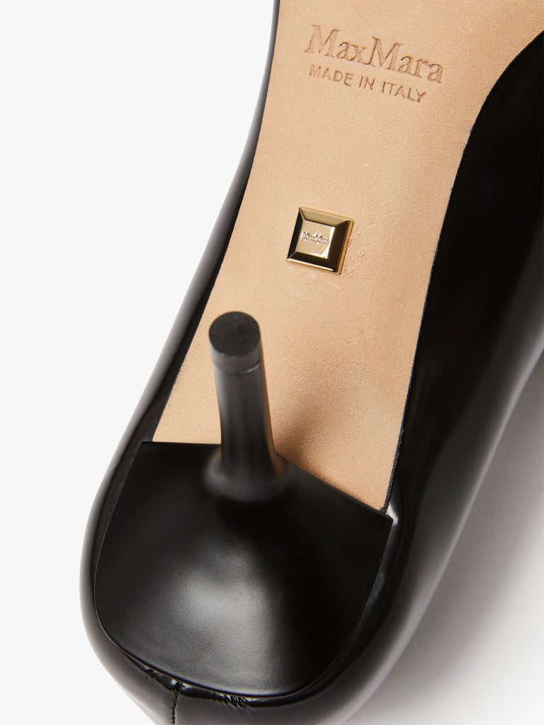 Leather court shoes